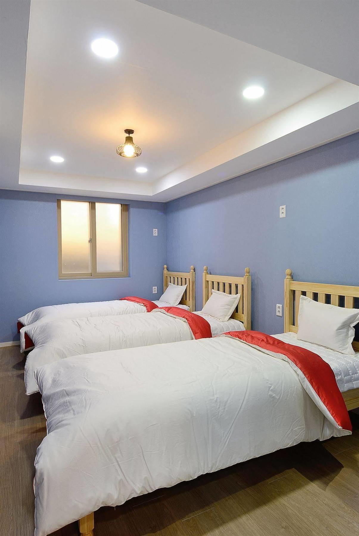 Red Guesthouse Сеул Экстерьер фото
